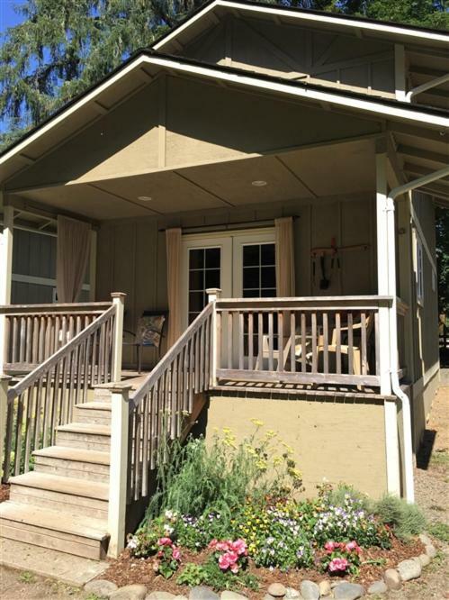 The At Creek Guest house *
