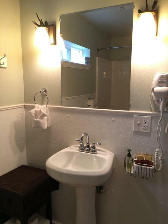 The At Creek Guest house *