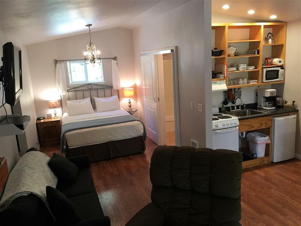 The At Creek Guest house *